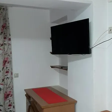 Nefeli β'οροφος Lägenhet